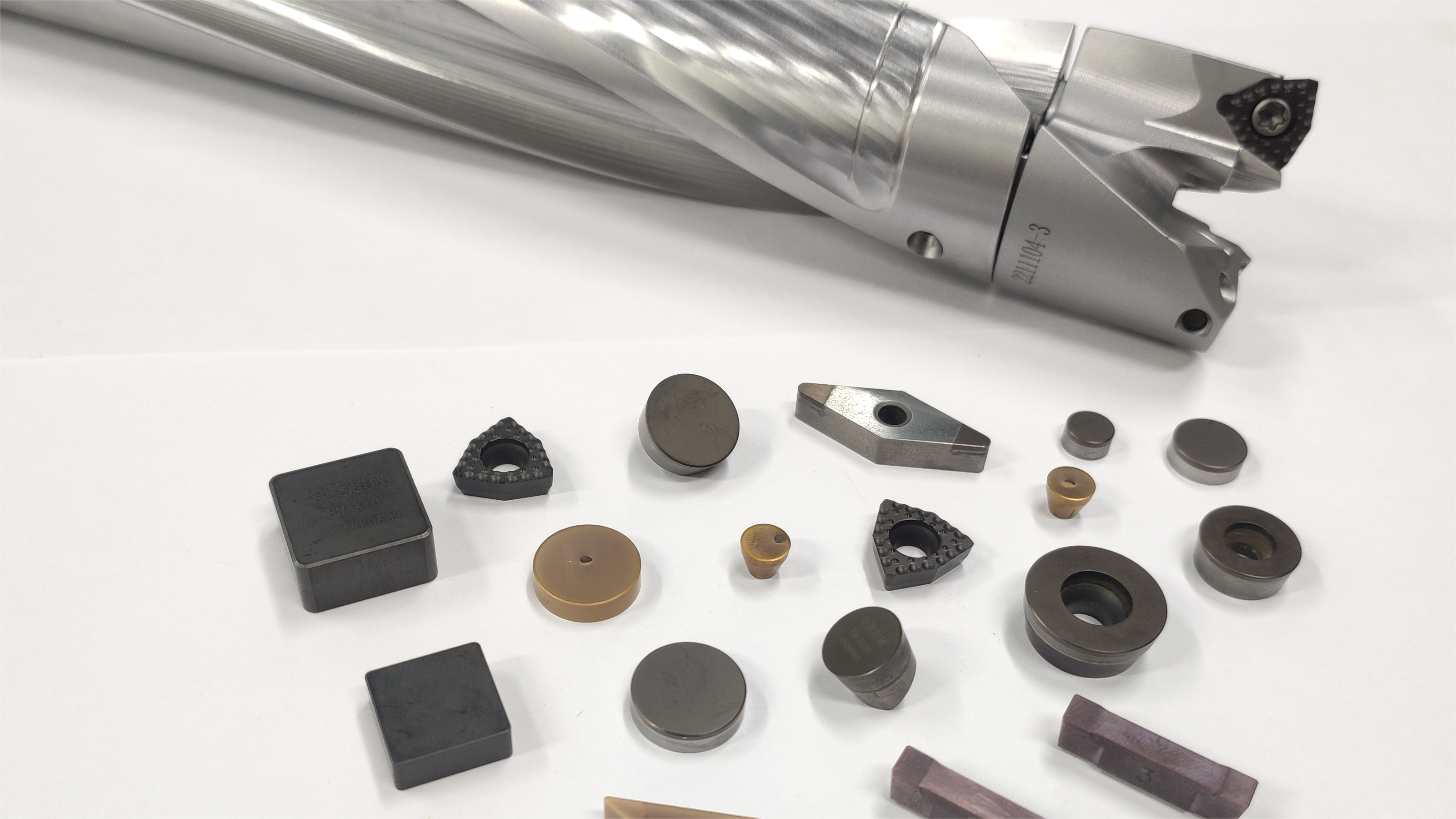 Halnn provides hard turning wind turbine bearing complete tooling solutions (Including PCBN inserts)